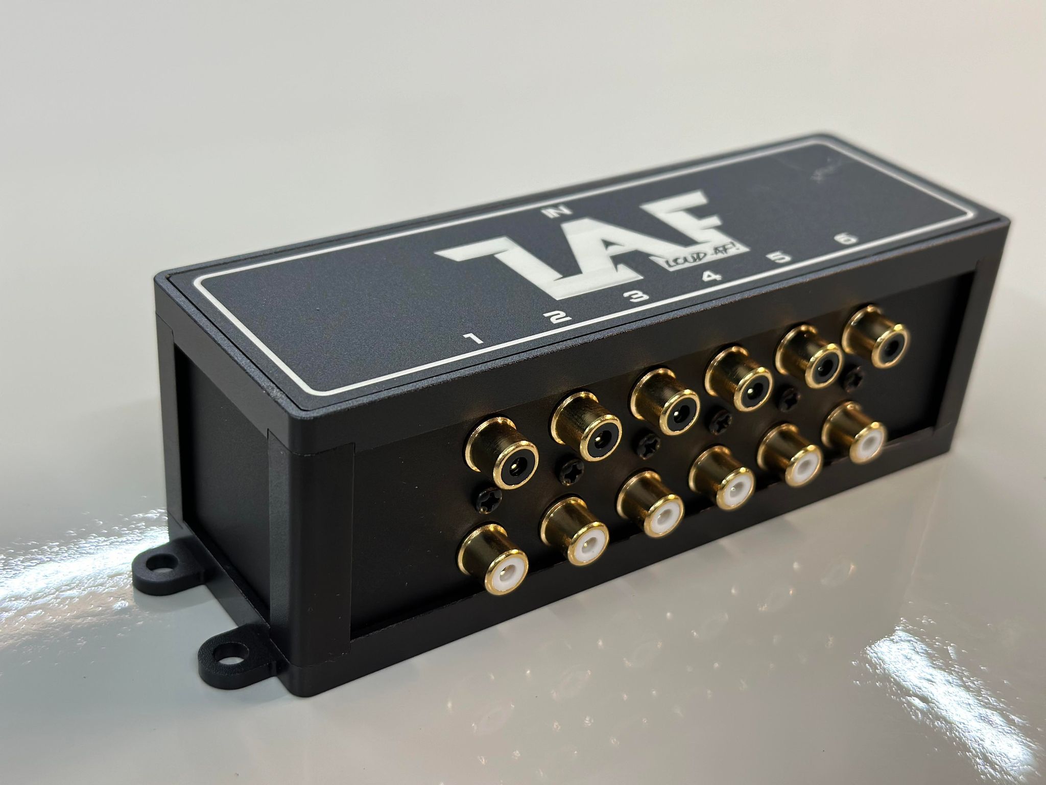 LAF - 1to6 - RCA Distribution Block