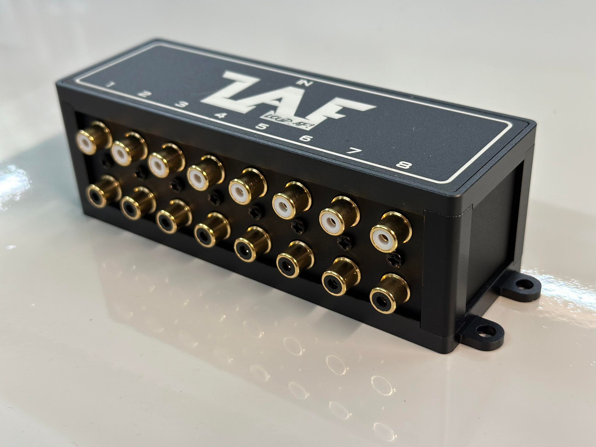 LAF - 1to8 - RCA Distribution Block