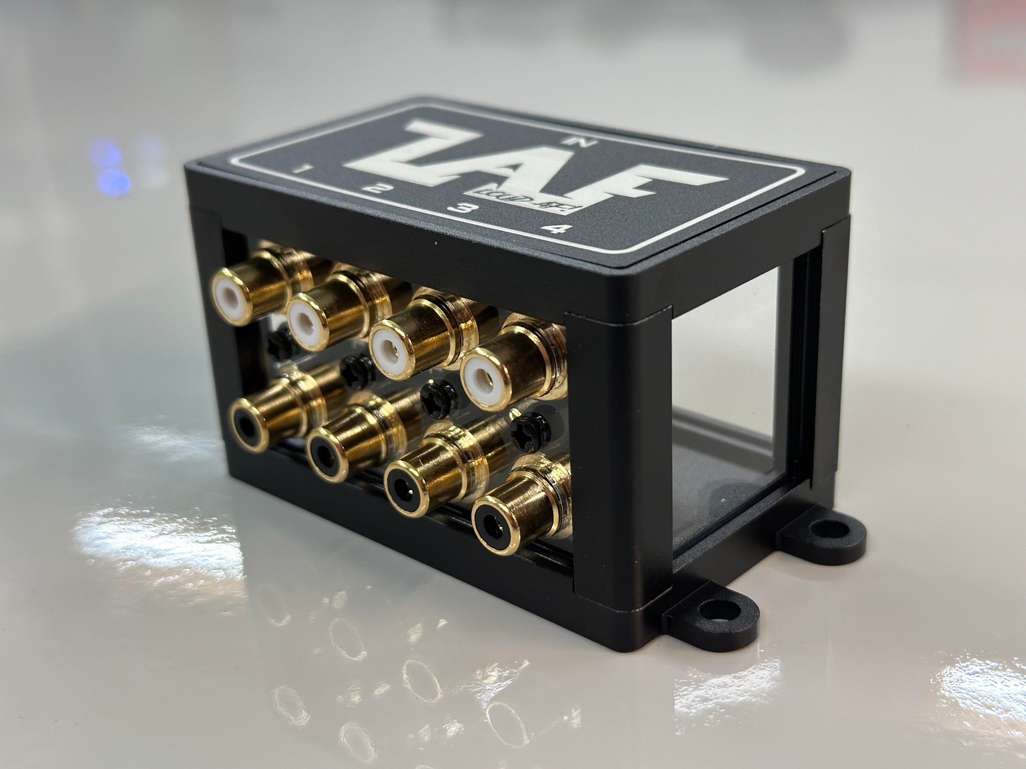 LAF - 1to4 - RCA Distribution Block