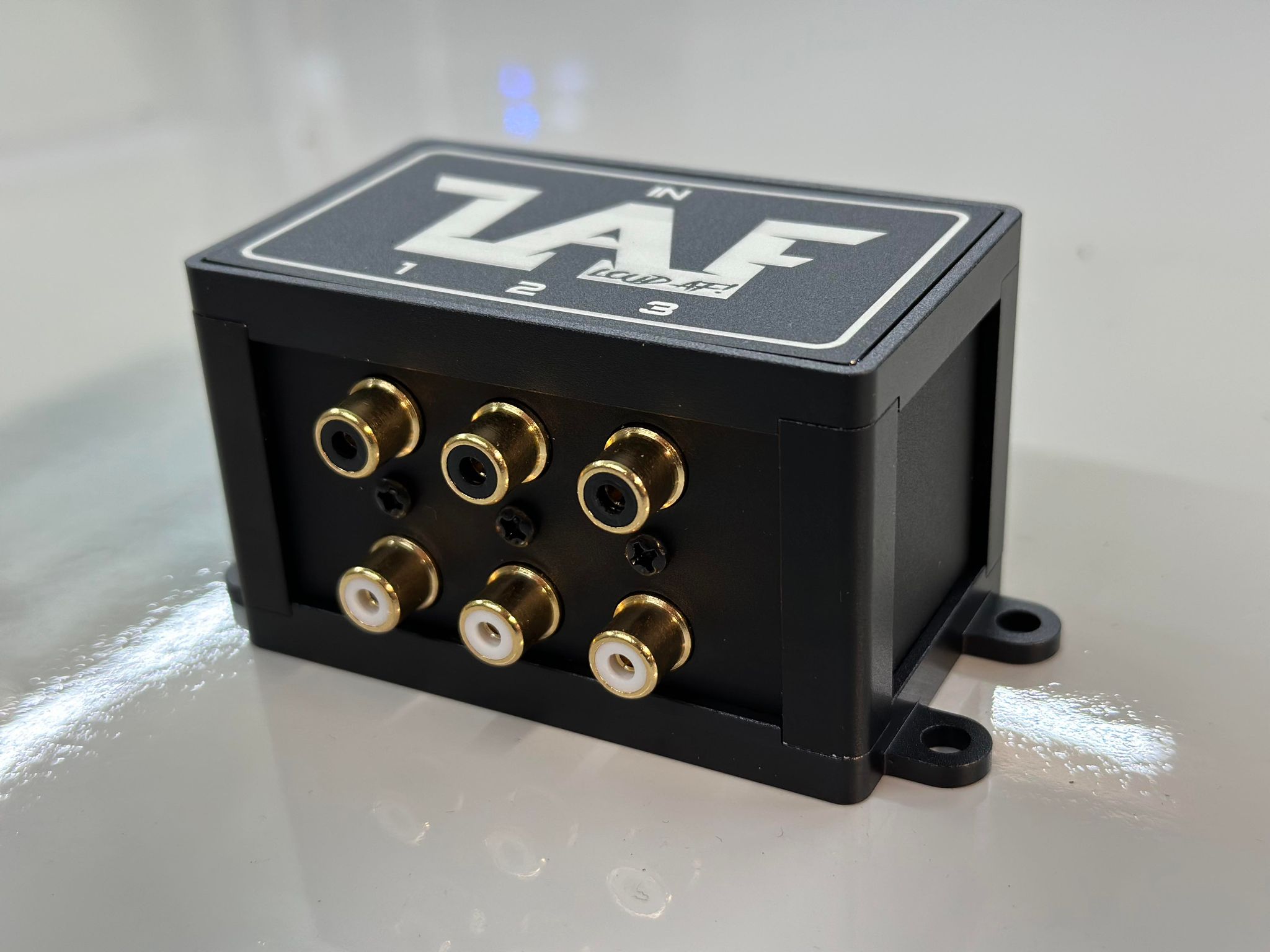 LAF - 1to3 - RCA Distribution Block