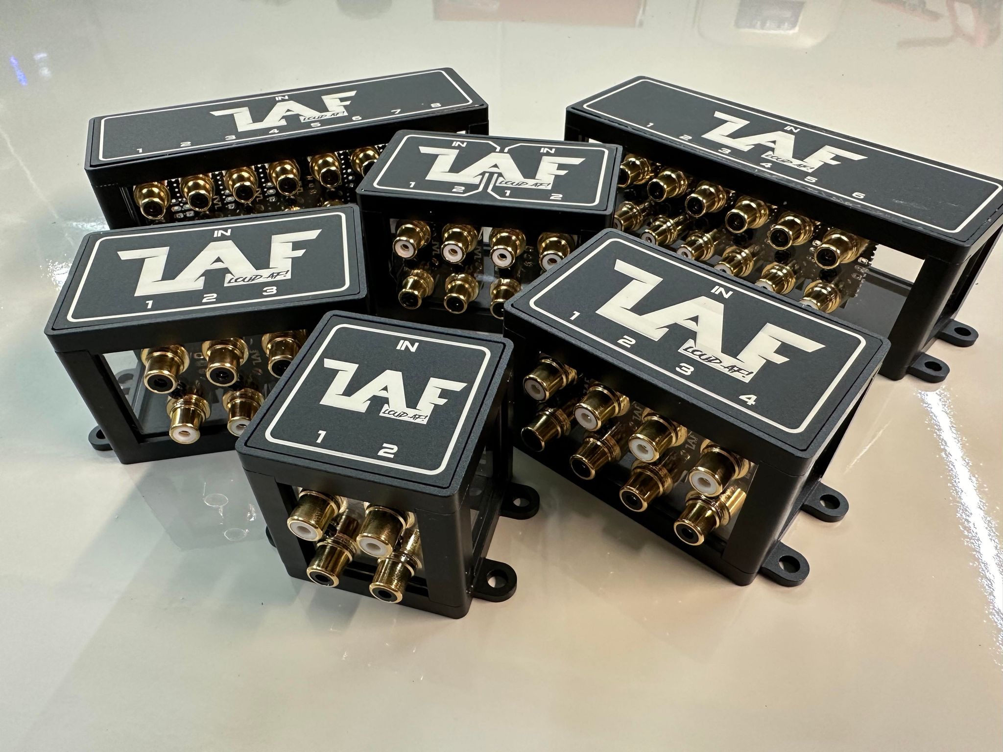 LAF - 1to4 - RCA Distribution Block