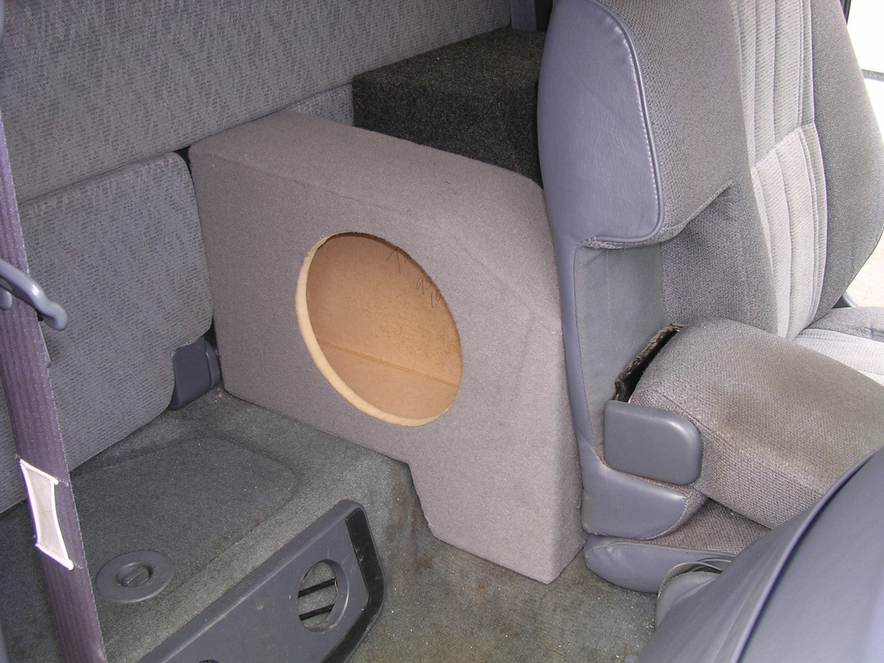 1995-2004 TOYOTA TACOMA EXTENDED CAB SUB CONSOLE SUB BOX