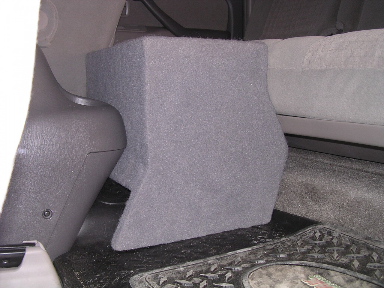 2004-2006 TOYOTA TUNDRA DOUBLE CAB SINGLE SUB CONSOLE BOX