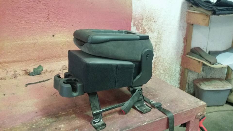 2003-2006 GMC Sierra 1500 non-HD Console Enclosure